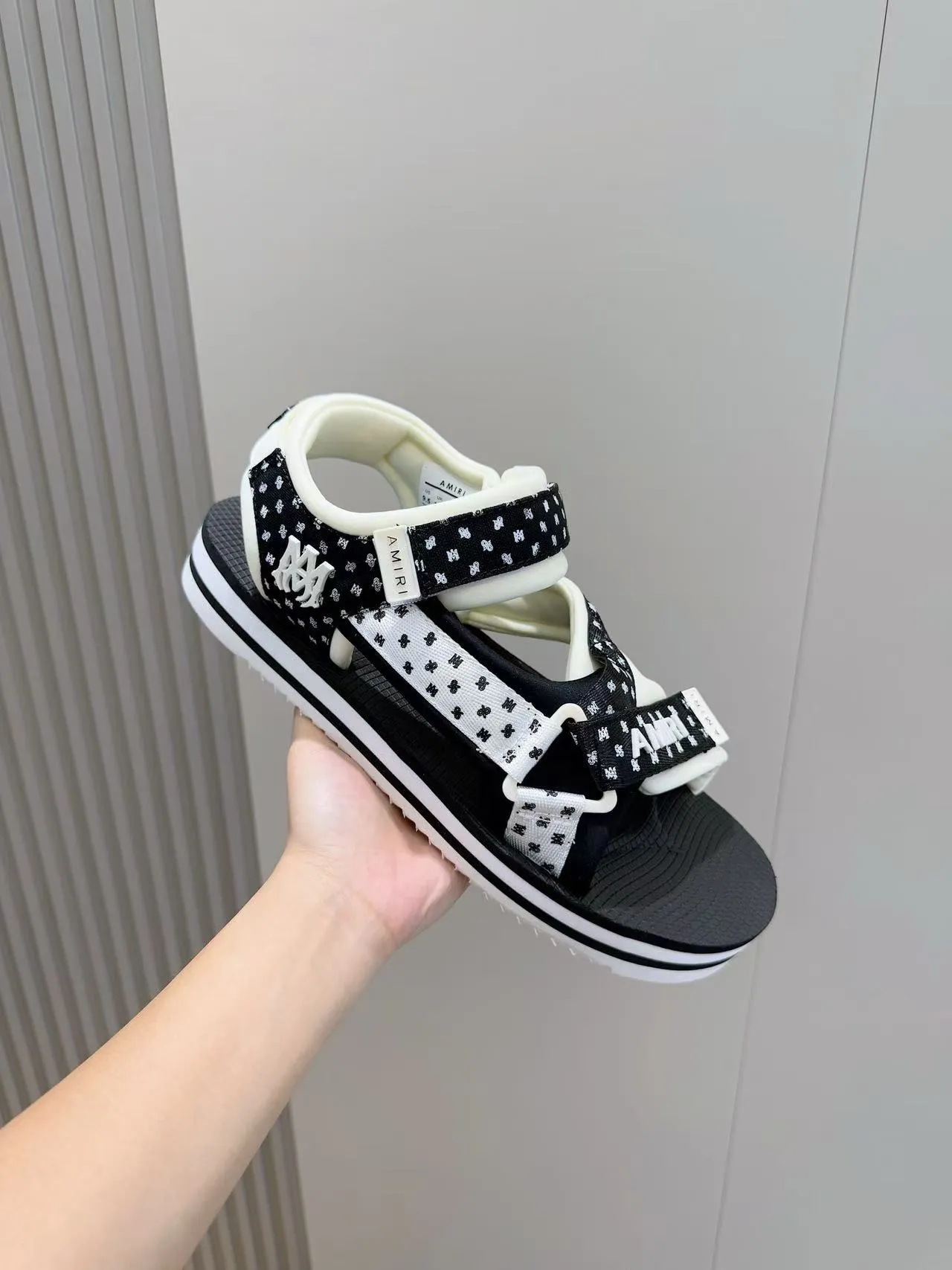 [AMIRI*AMIRI] P:500💰 Size: 39-45 Official website new original version 1:1 AMIRI*AMIRI classic men's sandals, high-end boutique, original material, TPU foam bottom, fine workmanship, casual, loose and comfortable, a must-have in summer.